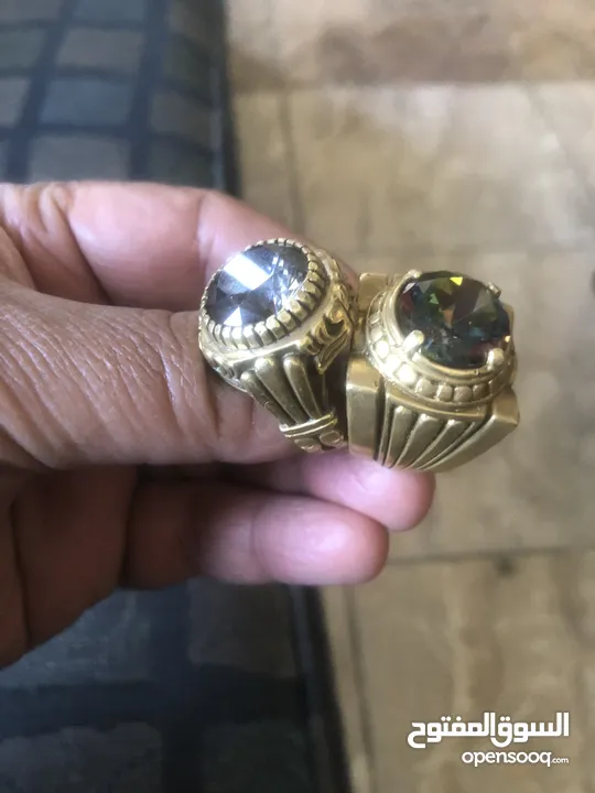خاتمين انتيك حجر مازونايت حجم كبير للبيع بسعر مناسب الخاتم انتييك. والحجر مازونايت.