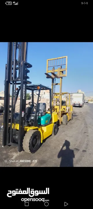 رافعات شوكية نوع كماتسو حمولت 3 طن قير اتومتك سايد شفت جك وصط بحاله ممتاز