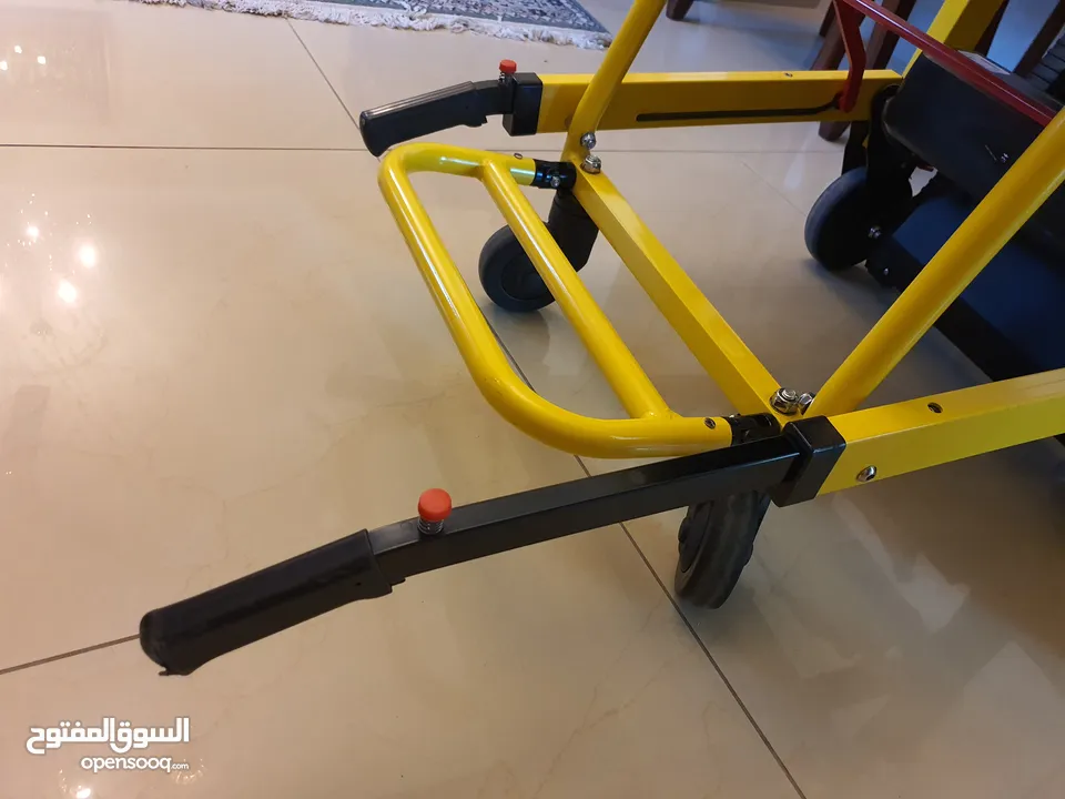 كرسي درج كهربائي متحرك