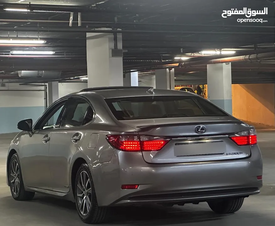 لكزس ES 300 h فل الفل بحاله ممتازه 2015
