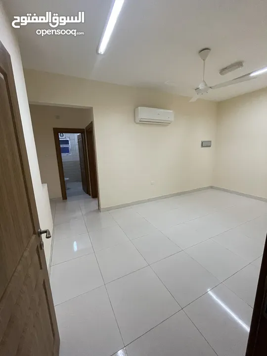 flat W/AC to rent nearest Muscat Mall/شقة مكيفة للإيجار قريب مسقط مول