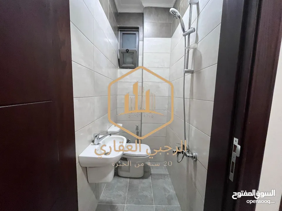 شقة / للايجار / 3نوم / طابق اول من فيلا / 200 متر / دابوق