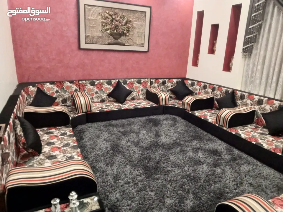 غرفة جلوس للبيع استعمال بسيط جدا بحالة ممتازة كلها تفصيل وتتحمل الضغط وكأنها جديدة