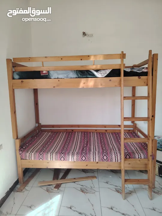 100دينار تخت خشب ثقيل  شبه جديد