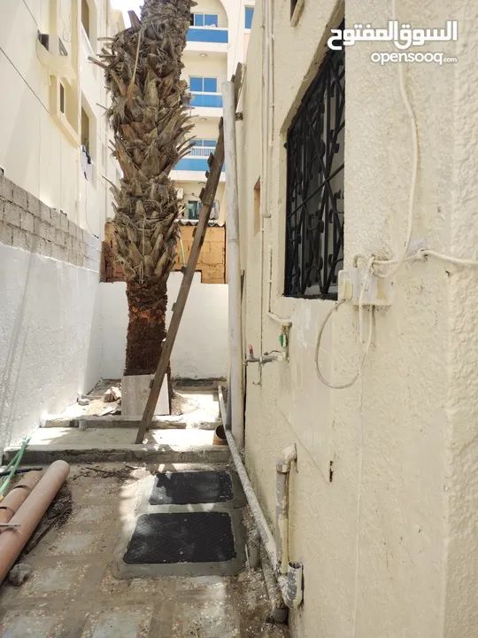 بيت عربي للايجار في عجمان منطقه الرميله مع مكيفات