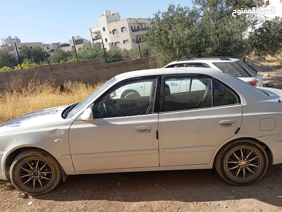 سيارة هونداي فيرنا 2003ميكانيكيات جيدة جدا وعيوب بسيطة بالبودي