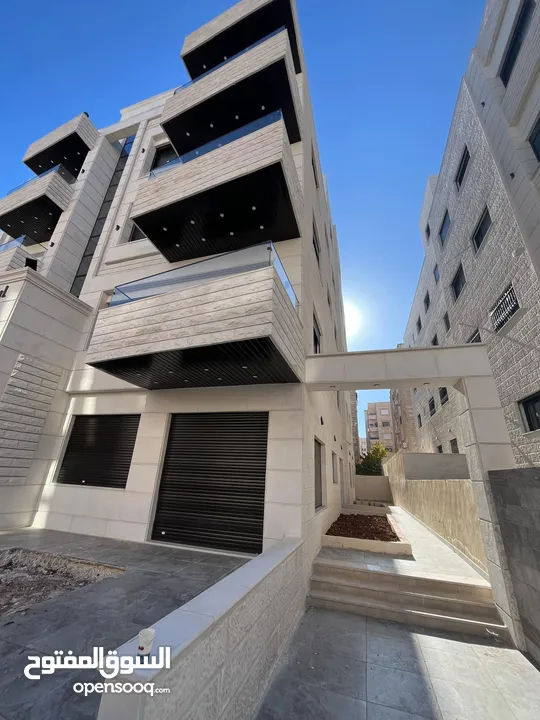 شقة مميزه في ضاحية الياسمين بتشطيب مميز