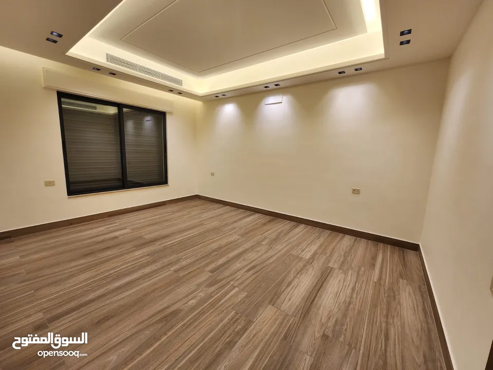 شقة فارغة للبيع في عبدون  ref : 14390