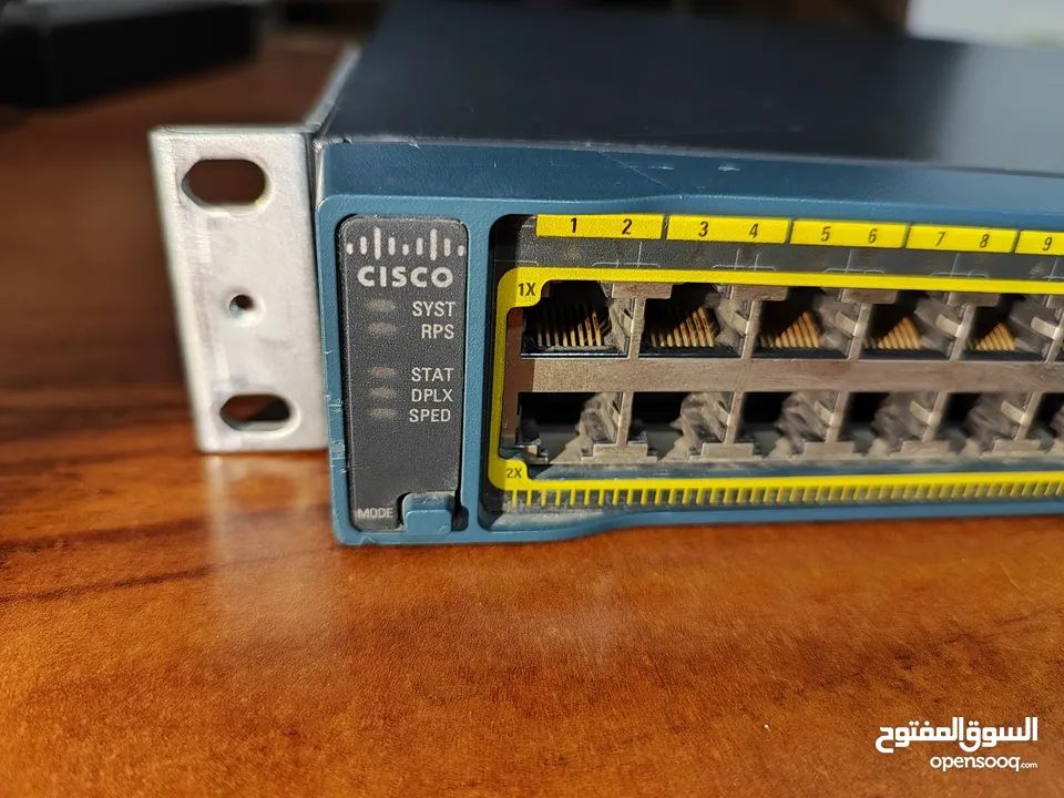 موزع شبكة 48 منفذ Cisco 2960 switch