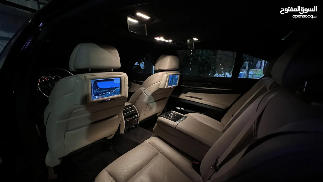 BMW 740Li.