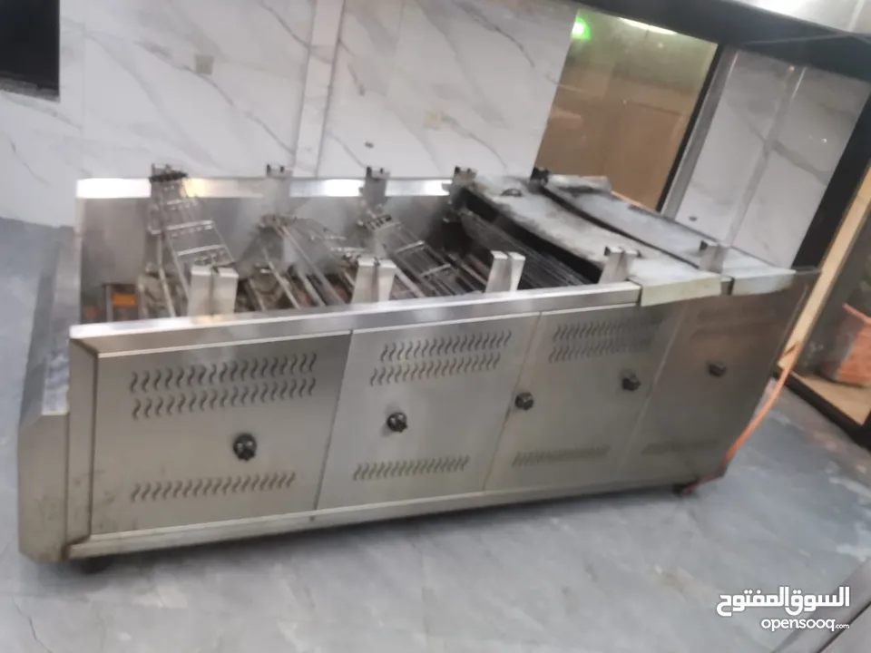معدات مطعم للبيع بسعر حرق  يرجى قراءة الاعلان جيدا