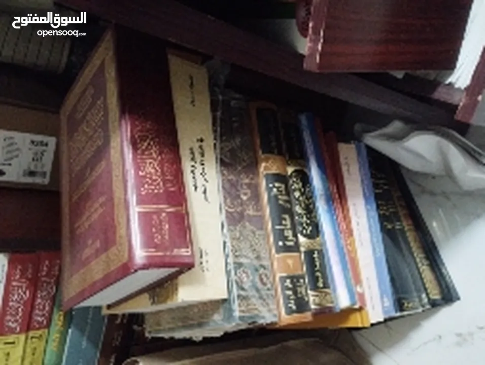 للبيع كتب الدينية والتاريخية ومجلات ثقافية ودينية وادبية  ب 130 فقط