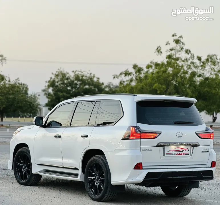 لكزس بلاك اديشن LX570-2019 صبغ الوكاله في قمة النظافة