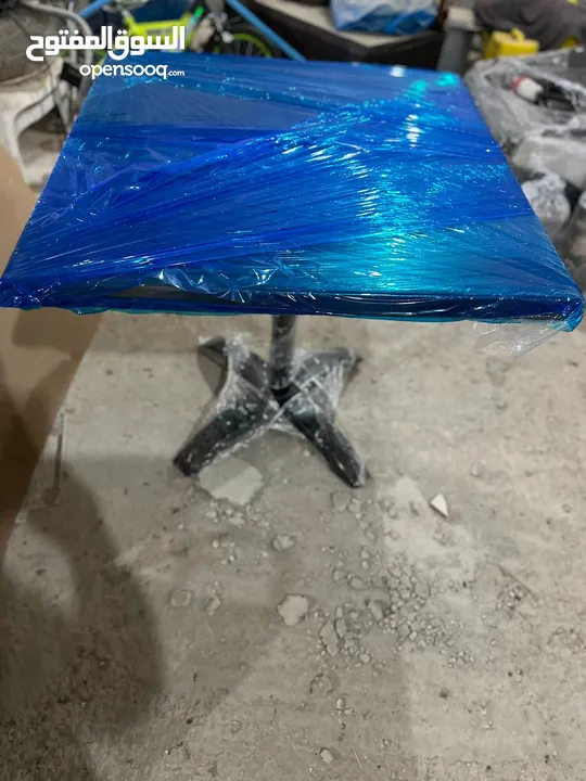 عدة محل كوكتيل كاملة مع طاولات وكراسي للبيع