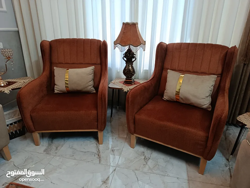 طقم كنبايات لغرفة معيشة او استقبال (شبه جديد)