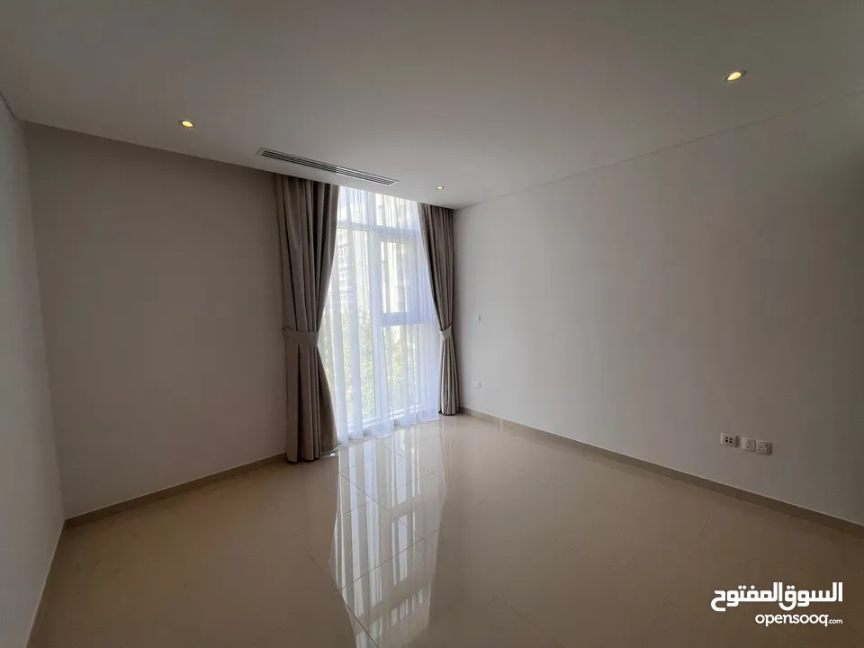 2 BR Beautiful Corner Apartment in Al Mouj – for Rent