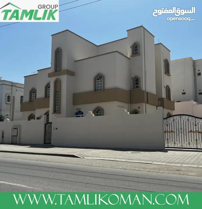 Spacious Villa for Sale in Al Hail North REF 374SA