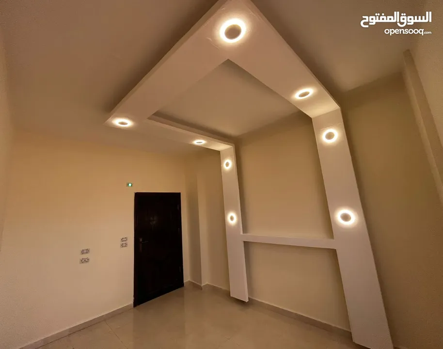 مزرعة 8 دونمات وبناء حجر فاخر 162 متر عمر البناء 5 سنوات