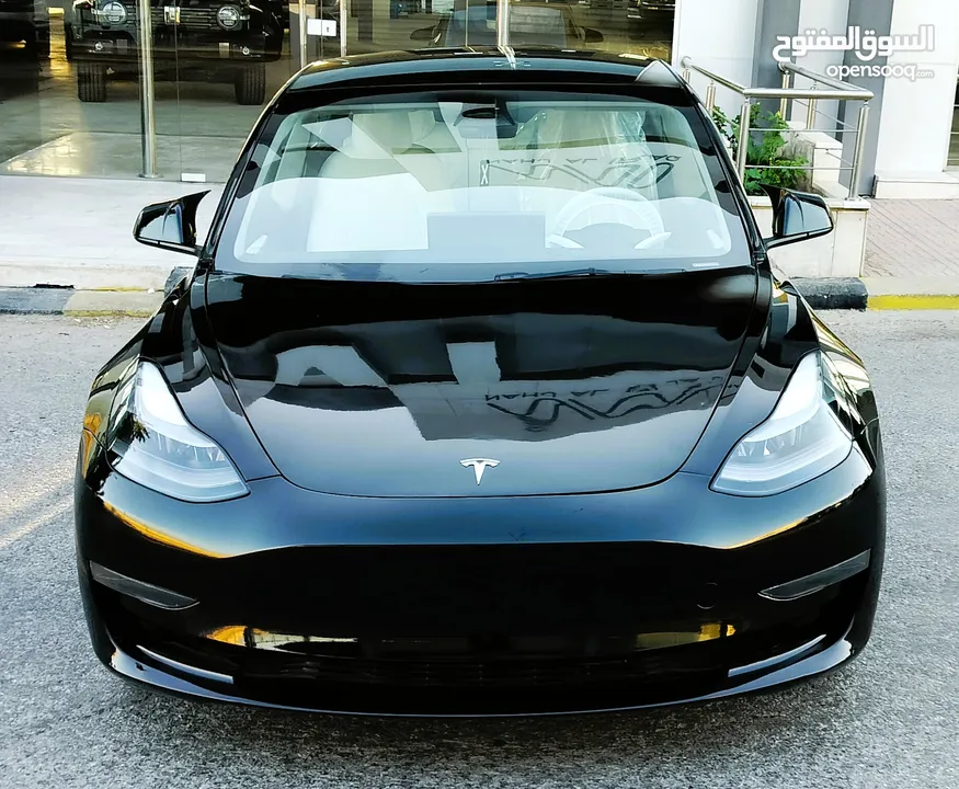 تيسلا 2023 model 3 فحص كامل اوتوسكور لون اسود ملوكي داخلي ابيض بحالة الوكالة بسعر لقطة ومحروووق