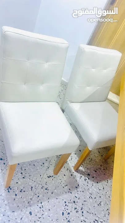 طاوله خشب زان ثقيله كراسي جلد ولا خدش