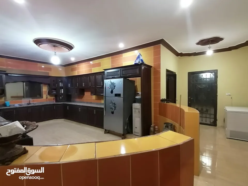 للبيع او الايجار