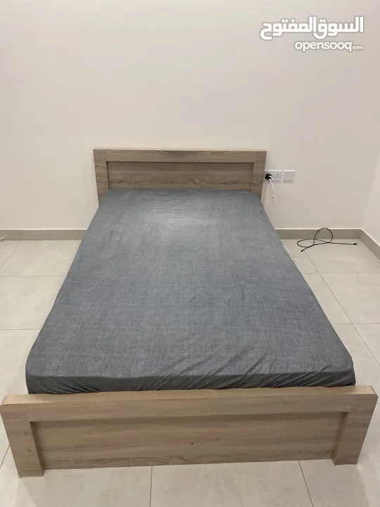 سرير مع ماتريس queen bed with mattress