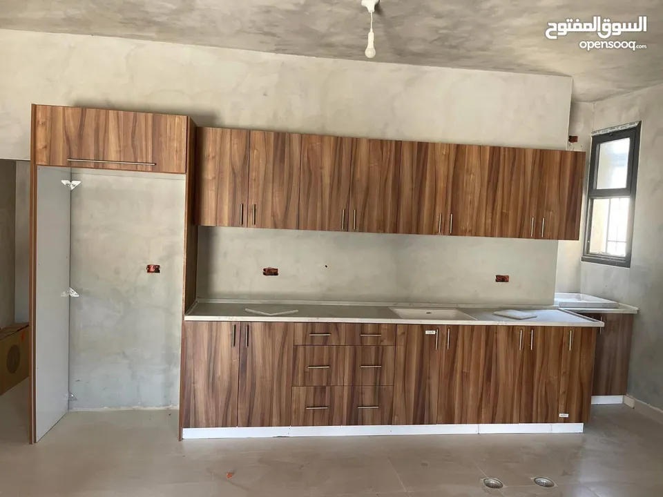 دفعة 1000 شيكل والباقي شيكات وفصل المطبخ الي بناسبك