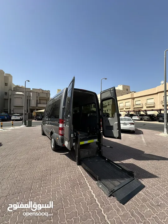 توصيل باص خاص كبار السن والاحتياجات الخاصة لجميع مناطق الكويت