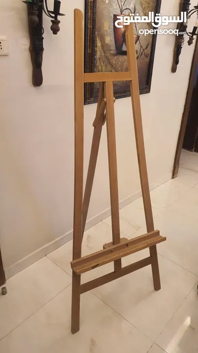 ستاند رسم خشبي عالي الجودة