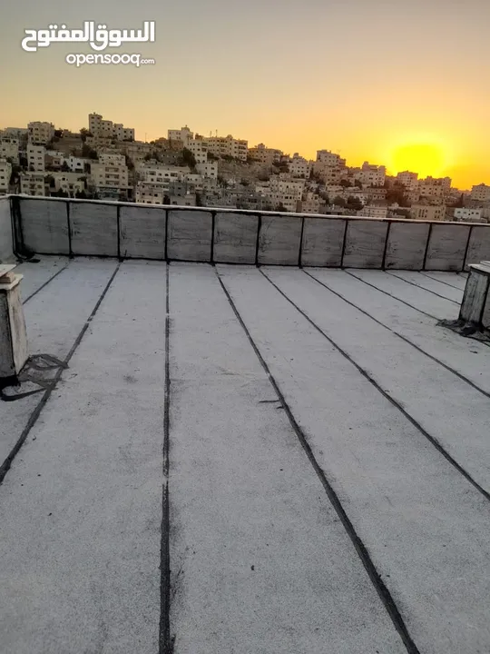 ابو علي لعزل الاسطح بالزفتة الساخنة والرولات وصيانة الشوارع وخلط اسفلت