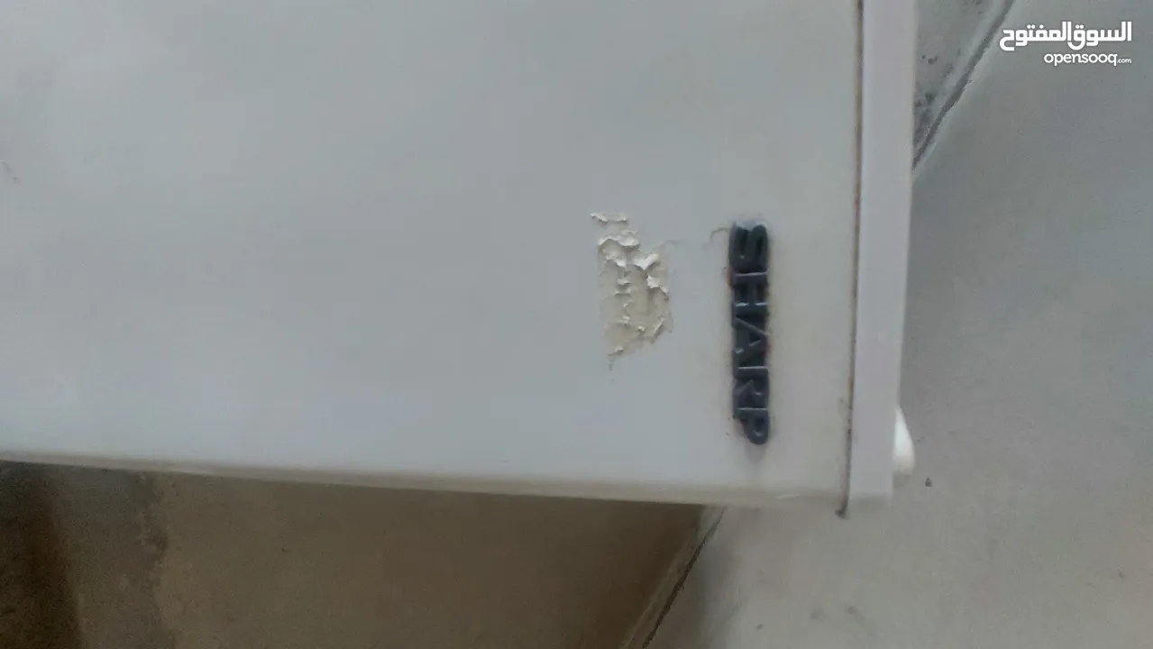 ثلاجة شارب مستعملة للبيع