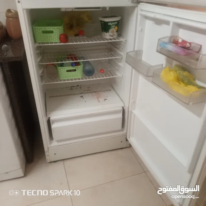 ثلاجه بحاله ممتازه تبريد هواء عمرها ماتصلحت للبيع موجوده بالهاشمي الشمالي