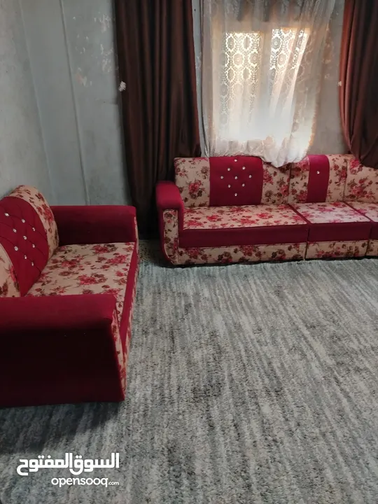 طقم كنب كورنر لون احمر ساده ومعرق بيج