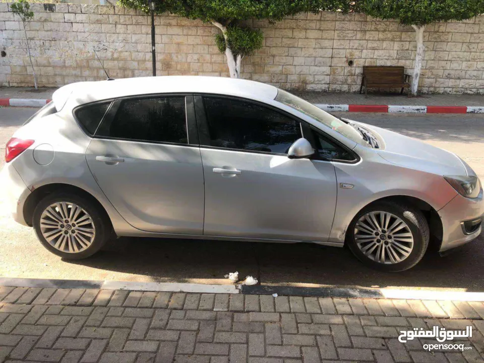 استرا ترخيص 2013 سيارة بحالة ممتازة مع وجود عيوب بسيطة في البودي جير عادي ماتور راكب جديد مستورد