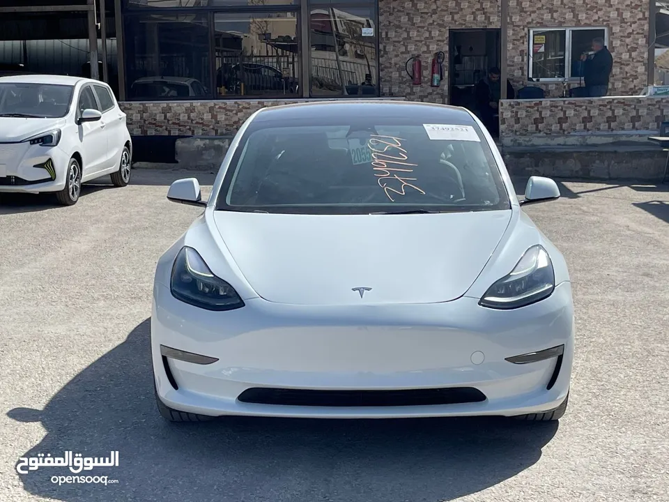 Tesla model 3 2023 لون آبيض لؤلؤي