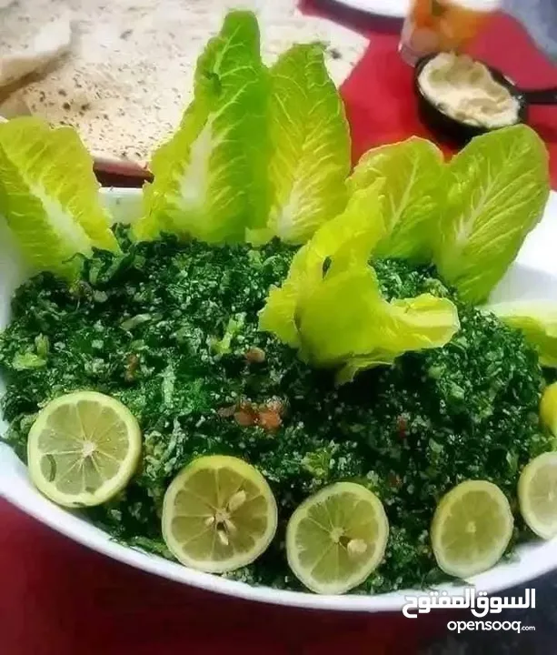 وجبة عائلية تكفي لأربع أو خمس اشخاص