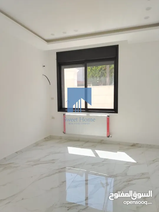 شقة أرضية فاخرة للبيع في خلدا  - خلف المستشفى السعودي 330م مع حديقة وترسات 100م لم تسكن