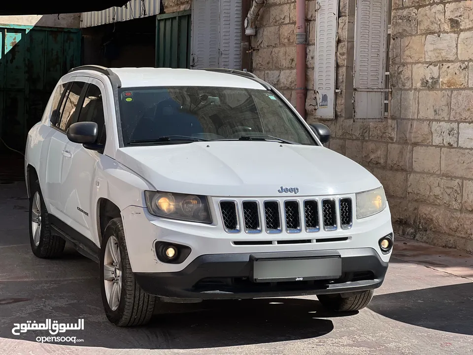 جيب كومبس ماطور 2000 بنزين اتومات انتاج 2014.   يد اولى  عداد km اصلي 164000
