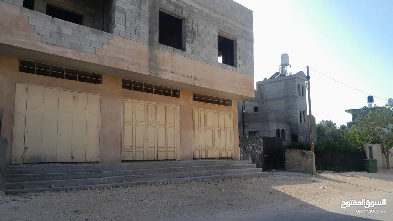 3 مخازن مفتوحات على بعض مساحتها 170متر للايجار بسعر مغري