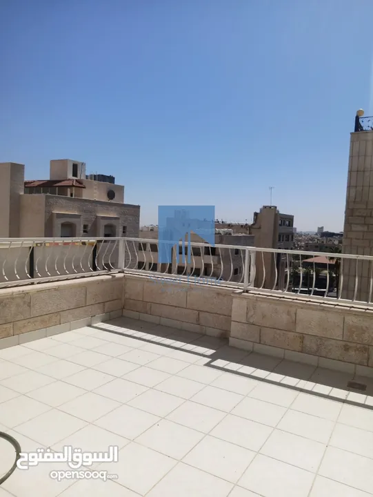 شقة طابقية مميزة للبيع في الرابية  - قرب البولندية طابق ثالث 300م بسعر مغري