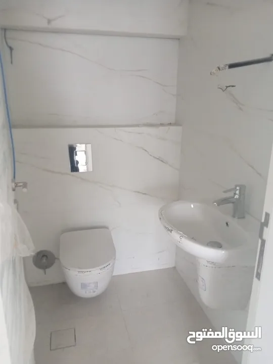 شقه اخير مع روف للبيع في عبدون - ref:14681