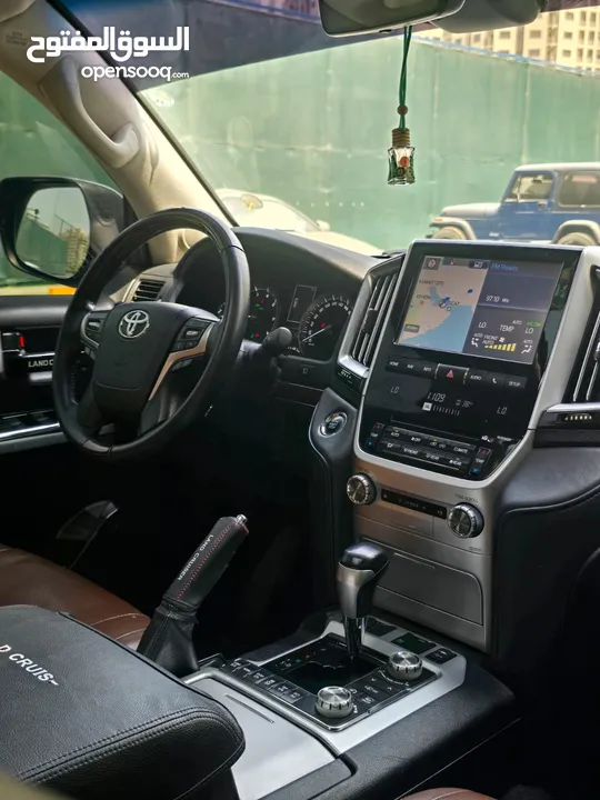 2018 لاند كروزر فل ابش 5.7 VXR - مفتاحين - فل سيرفيس - عقد صيانه مع الفطيم