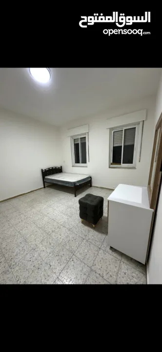 شقة مفروشة، غرفة مفروشة شاغرة لسيدة واحدة – سكن مشترك مع سيدتين ملتزمتين