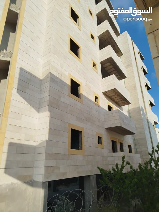 شقتين للبيع بإطلاله جميلة ومنطقة راقية