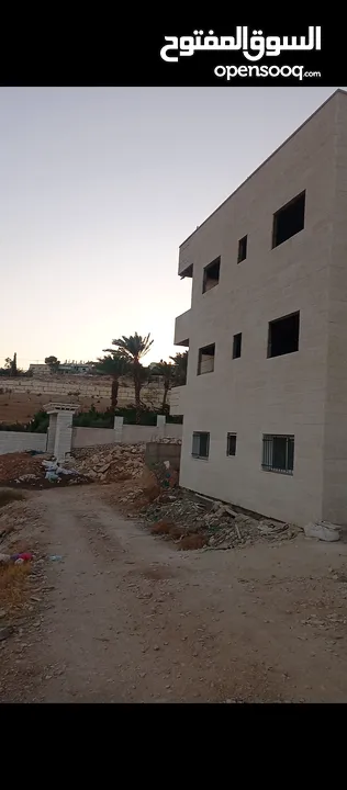 عمارة للبيع في الشواورة 3 طبقات  بسعر شقة  في اجمل موقع في الشواورة