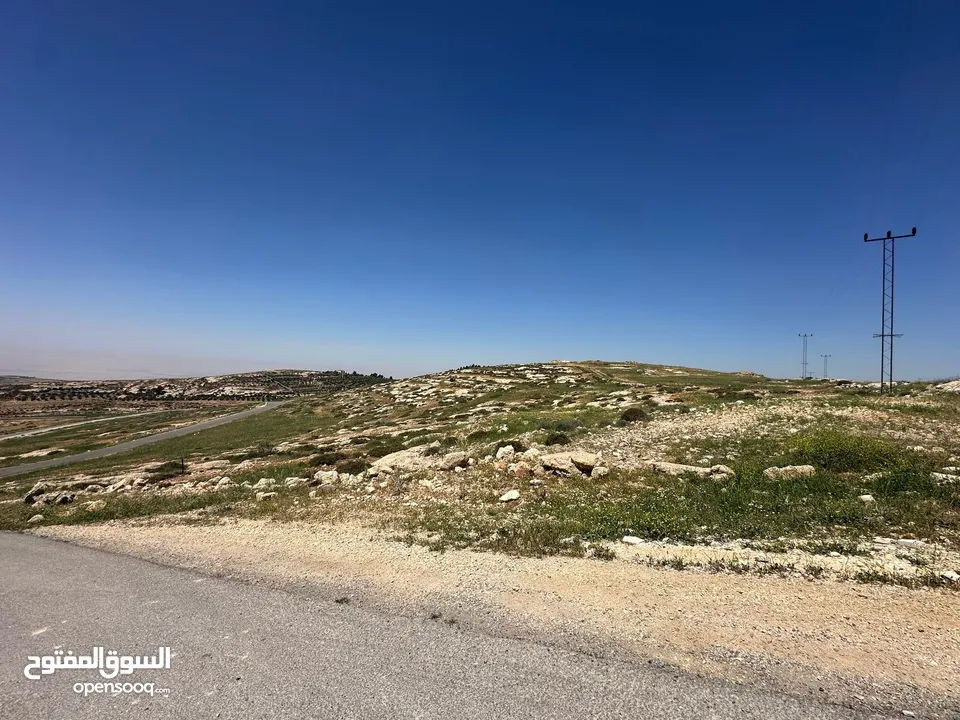 ارض سكنية استثمارية للبيع من المالك مباشرة 700 م تنظيم سكن ب _ ناعور _ حسبان _ شارع مادبا الغربي