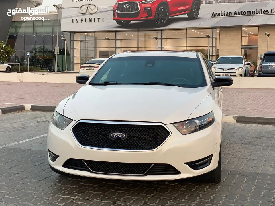 Ford Taurus Show 2015 white