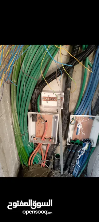 تمديدات كهرباء منزليه وصناعية  اتمتة منازل  اتمتة صناعية  تركيب كاميرات  تركيب انظمة طاقه شمسية