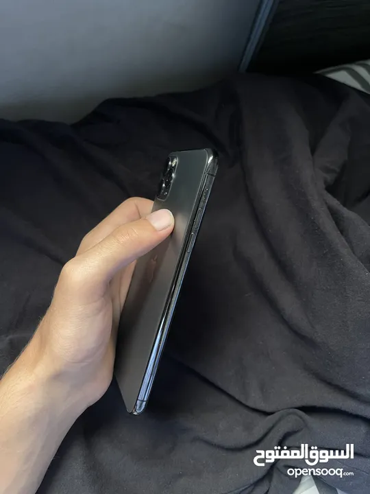iPhone 11 pro max  265 gb .   سعر حرق   .....بطارية 87