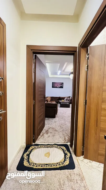 شقه ارضيه مميزه مع تراس ومدخلين للبيع الجبيهه / الريان